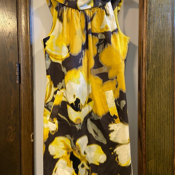 Women’s dress - Picture 1 of 2